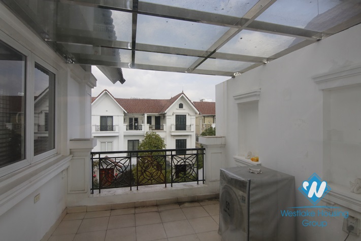 Hanoi furnished 4 bedrooms villa for let in Vinhomes Riverside with river view